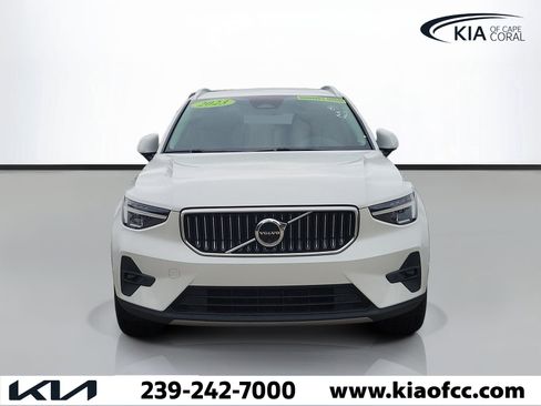 Used 2023 Volvo XC40 B5 Plus AWD/4WD image 2