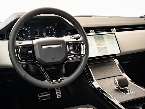 Used 2026 Land Rover Range Rover Evoque Dynamic SE image 4