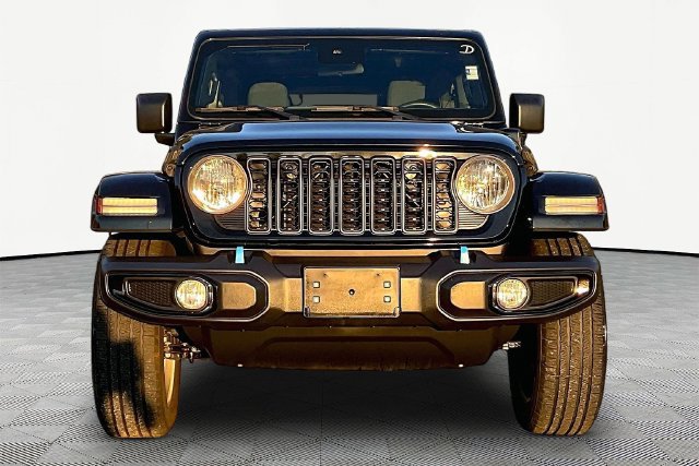 Used 2024 Jeep Wrangler Unlimited w/ Convenience Group AWD/4WD image 2