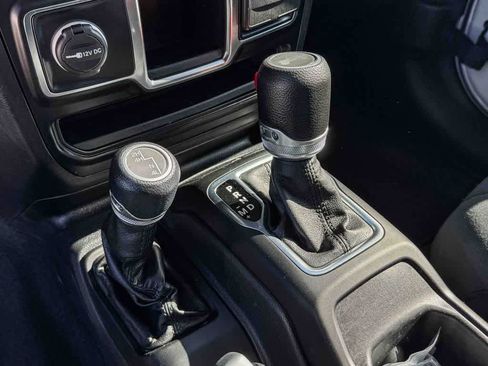 Used 2022 Jeep Wrangler Sport AWD/4WD image 16
