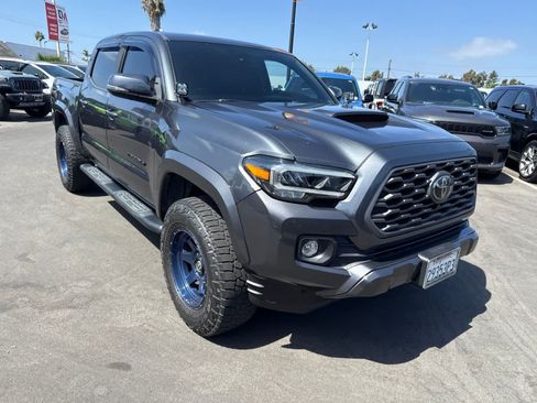 Used 2021 Toyota Tacoma TRD Sport w/ TRD Premium Sport Package RWD image 7