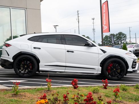 Used 2022 Lamborghini Urus AWD/4WD image 12