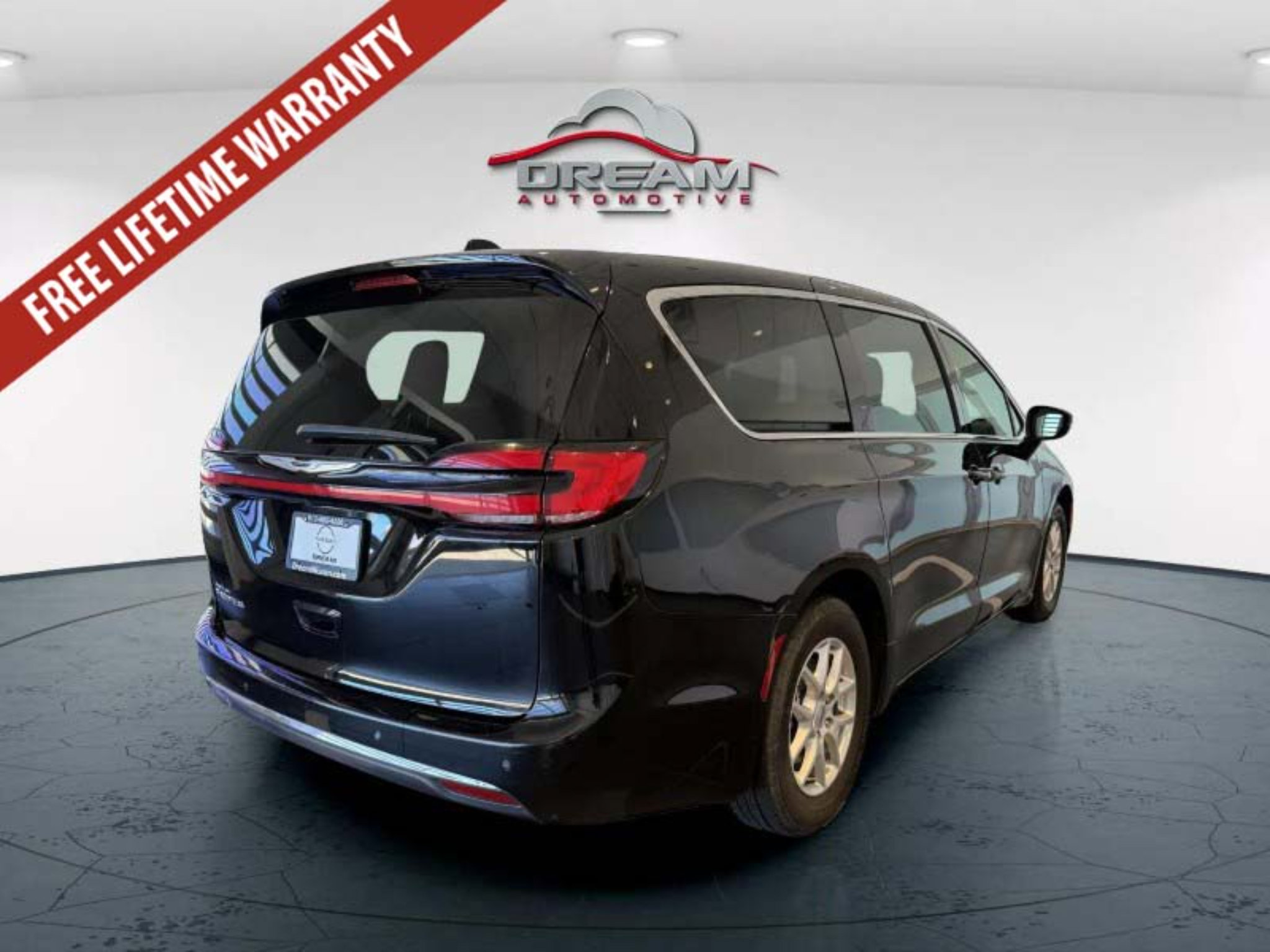 Used 2024 Chrysler Pacifica Touring-L FWD image 24