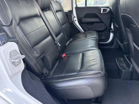 Used 2019 Jeep Wrangler Unlimited Sahara w/ Cold Weather Group AWD/4WD image 12