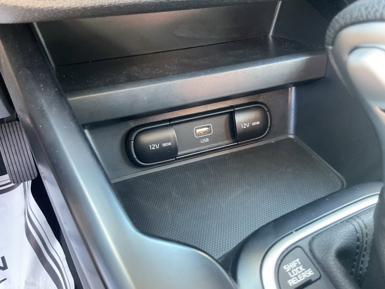 Used 2025 Kia Soul LX w/ LX Technology Package FWD image 25