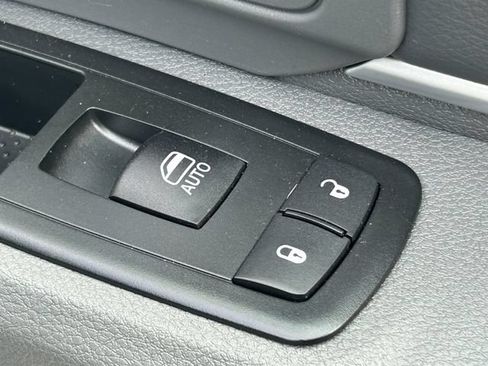 Used 2014 RAM 1500 Classic SLT w/ Luxury Group AWD/4WD image 32