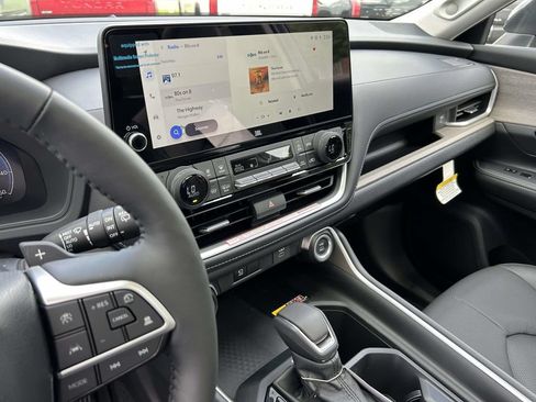Used 2026 Toyota Grand Highlander AWD image 21