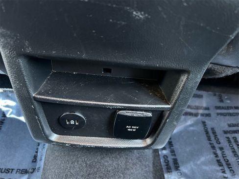 Used 2024 Ford Edge Titanium image 28