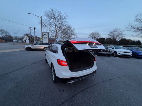 Used 2016 Lincoln MKX Reserve w/ Technology Package FWD image 27