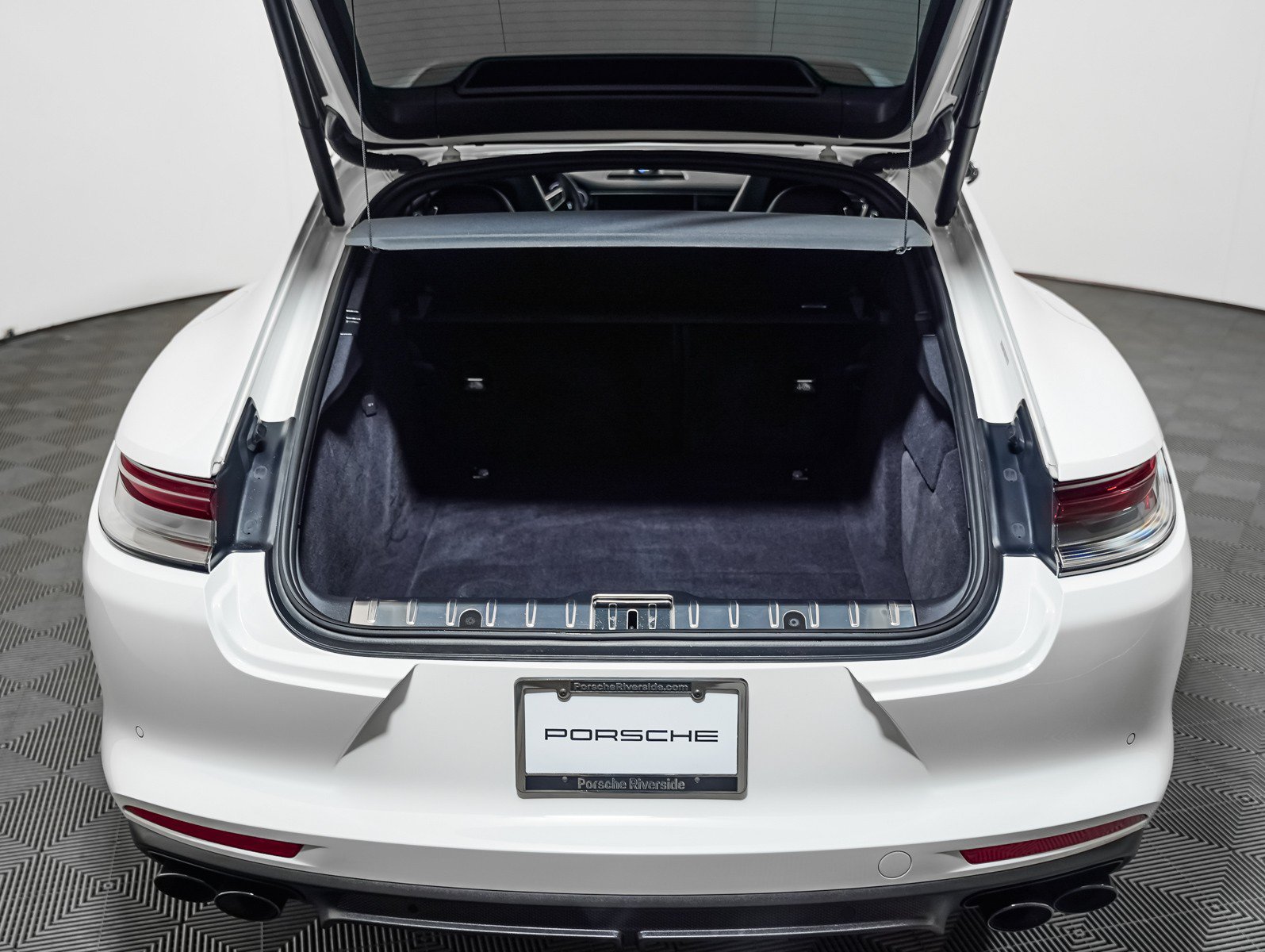 Certified 2023 Porsche Panamera 4 AWD/4WD image 28