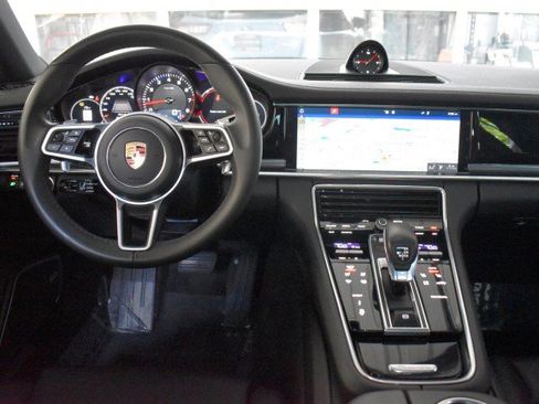 Used 2020 Porsche Panamera image 13
