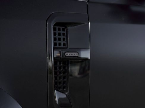 Used 2024 Land Rover Defender 110 SE image 12