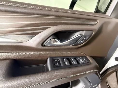 Used 2024 GMC Yukon Denali w/ Advanced Technology Package AWD/4WD image 13
