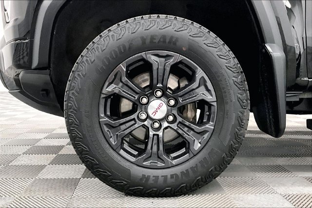 Used 2024 GMC Canyon Elevation w/ Convenience Package AWD/4WD image 10