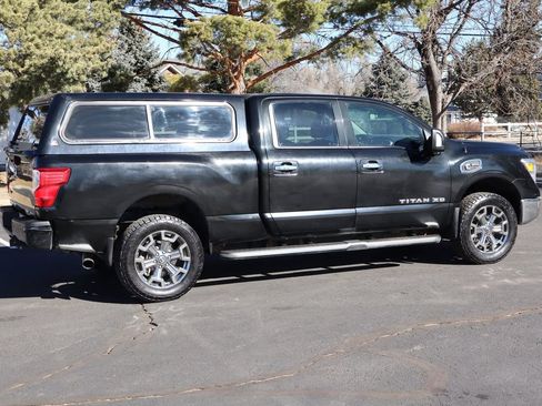 Used 2017 Nissan Titan SV image 4