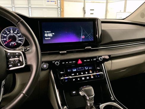 Used 2024 Kia Carnival EX image 6