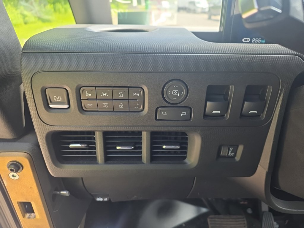 Used 2024 Chevrolet Brightdrop 600 w/ Battery Pack, Max Range AWD/4WD image 13