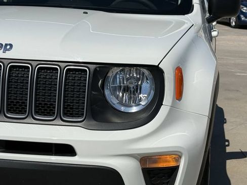 Used 2023 Jeep Renegade Latitude AWD/4WD image 10