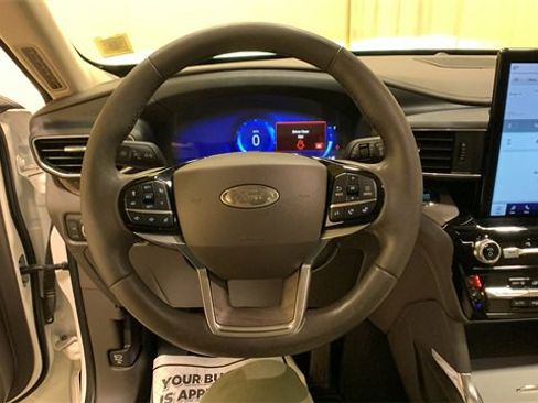 Certified 2023 Ford Explorer Platinum w/ Technology Package image 39