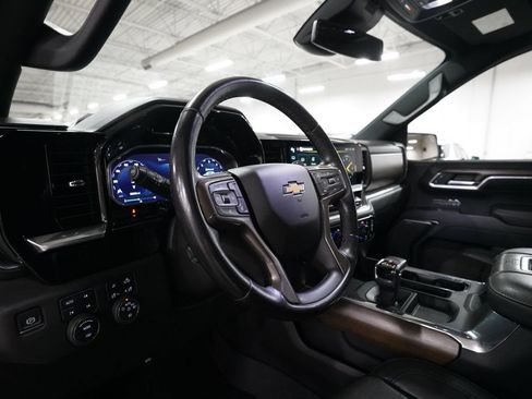 Used 2022 Chevrolet Silverado 1500 High Country w/ High Country Premium Package AWD/4WD image 8