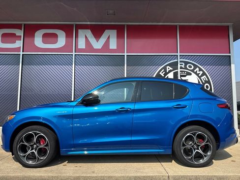 Used 2023 Alfa Romeo Stelvio Veloce AWD/4WD image 15