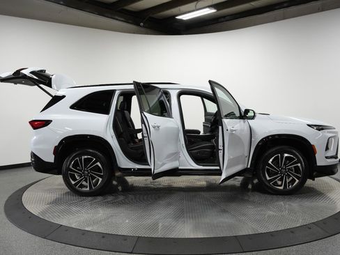 New 2026 Buick Enclave Sport Touring w/ LPO, Floor Liner Package image 10