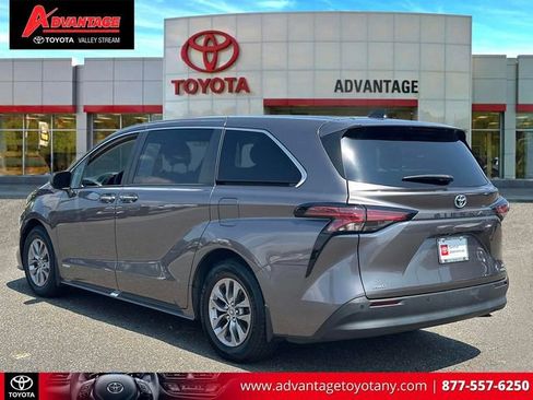 Used 2021 Toyota Sienna XLE AWD/4WD image 7