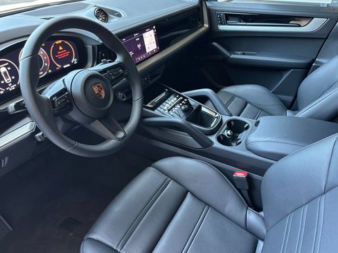 New 2026 Porsche Cayenne Coupe AWD/4WD image 4