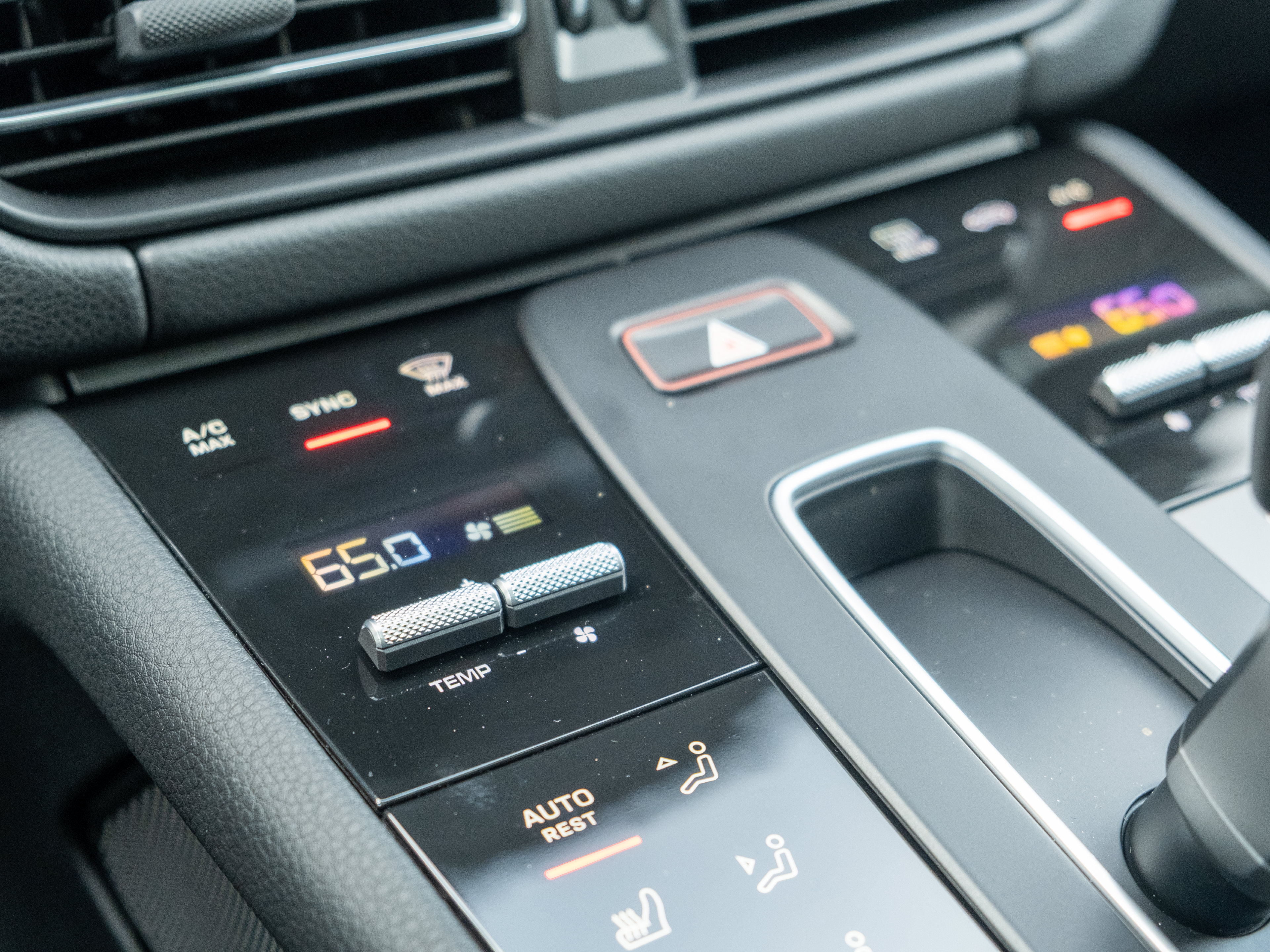 Certified 2026 Porsche Macan AWD/4WD image 35