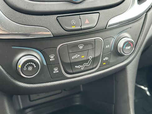 Used 2023 Chevrolet Equinox LT image 18