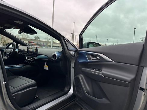 New 2026 Chevrolet Equinox EV LT image 11