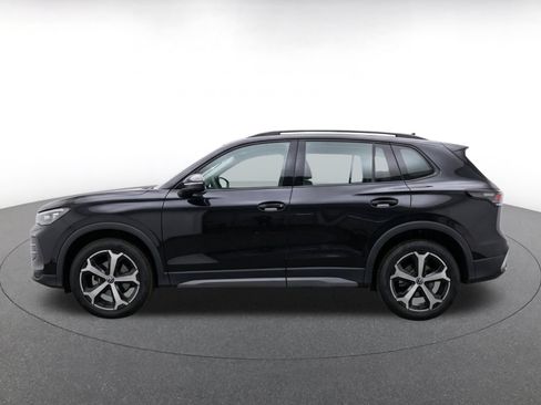 Used 2026 Volkswagen Tiguan SE AWD/4WD image 4