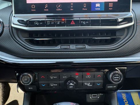 Certified 2025 Jeep Compass Trailhawk w/ Trailhawk Elite Group AWD/4WD image 23