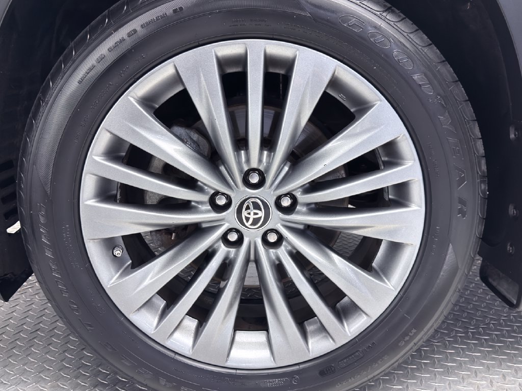 Used 2020 Toyota Highlander Platinum AWD/4WD image 9