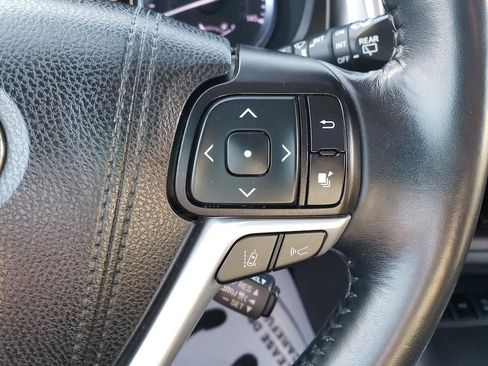 Used 2019 Toyota Highlander XLE image 17