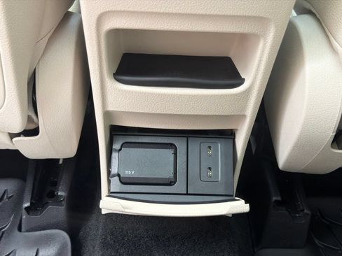Used 2022 Mercedes-Benz GLB 250 4MATIC w/ Premium Package Lite image 49