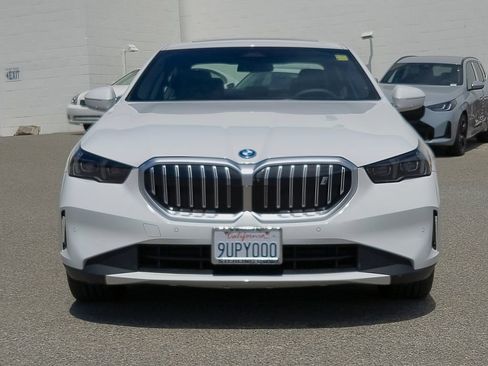 Used 2026 BMW i5 eDrive40 w/ Premium Package RWD image 2