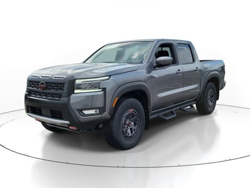 Used 2025 Nissan Frontier PRO-4X w/ Pro Convenience Package image 2