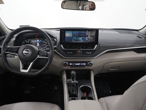 Used 2025 Nissan Altima 2.5 SV w/ SV Premium Package FWD image 14