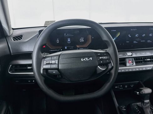 Used 2025 Kia K4 FWD image 18