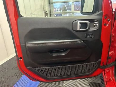 Used 2024 Jeep Wrangler Sahara image 8