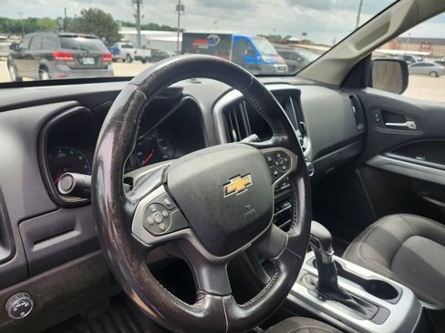 Used 2022 Chevrolet Colorado LT w/ Fleet Safety Package image 16