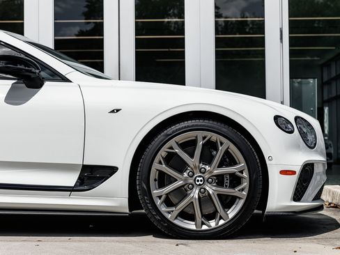 Used 2024 Bentley Continental GT V8 image 6