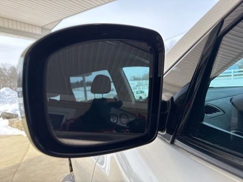 Used 2013 Nissan Pathfinder SV image 33