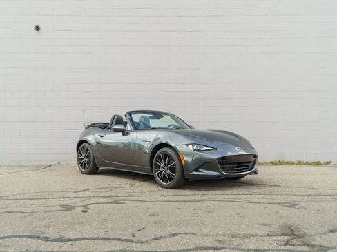 Used 2024 MAZDA MX-5 Miata Grand Touring w/ Weather Package RWD image 9