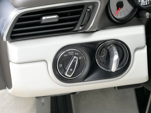 Used 2015 Porsche 911 Turbo image 24