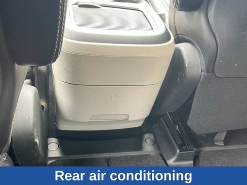 Used 2023 Chrysler Pacifica Touring-L FWD image 21