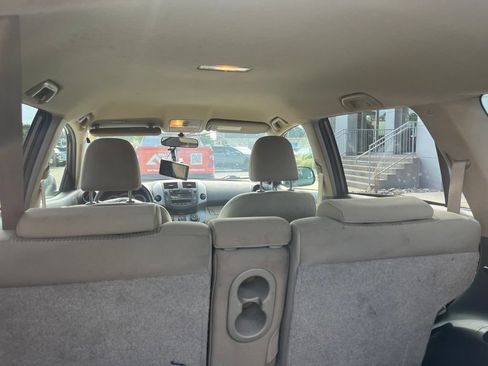 Used 2011 Toyota RAV4 4WD w/ Base L4 Extra Value Pkg image 9