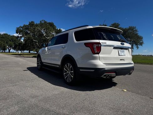 Used 2018 Ford Explorer Platinum image 3