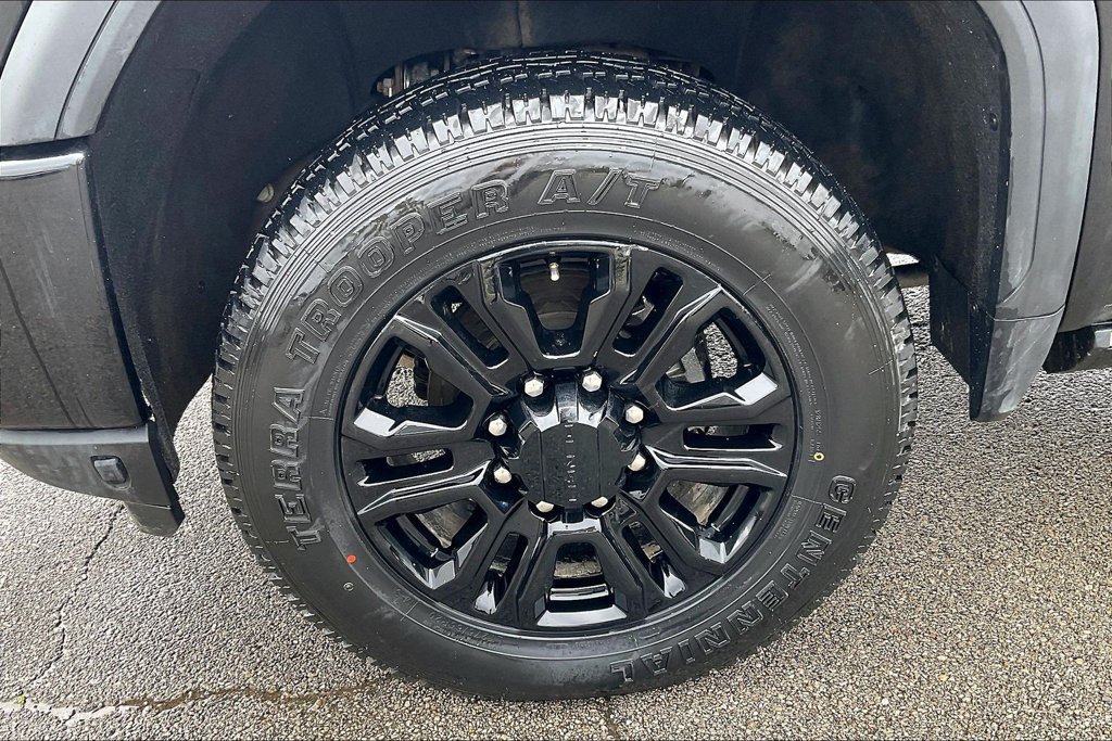 Used 2023 GMC Sierra 2500 Denali w/ Denali Black Diamond Edition AWD/4WD image 8